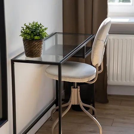 With Private Bathroom In Apartmán *