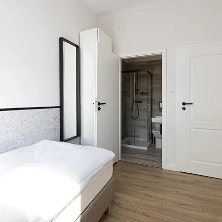 With Private Bathroom In Apartment *
